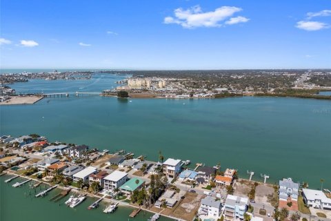 Terreno en venta en Madeira Beach, Florida № 2108642 - foto 6