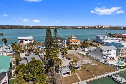 Terreno en venta en Madeira Beach, Florida № 2108642 - foto 19