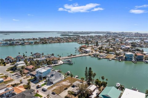 Terreno en venta en Madeira Beach, Florida № 2108642 - foto 13