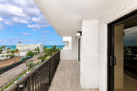 Condo in Hollywood, Florida, 2 bedrooms  № 1766924 - photo 29