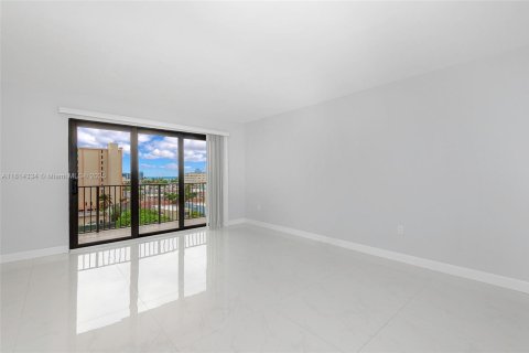 Condo in Hollywood, Florida, 2 bedrooms  № 1766924 - photo 8