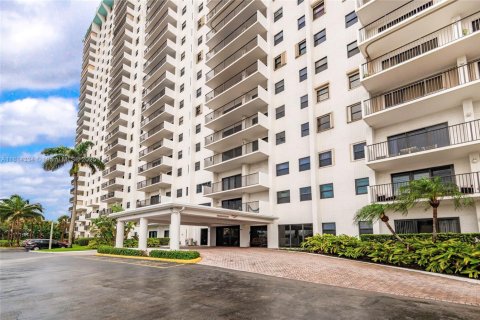 Condo in Hollywood, Florida, 2 bedrooms  № 1766924 - photo 2