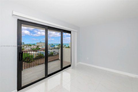 Condo in Hollywood, Florida, 2 bedrooms  № 1766924 - photo 10
