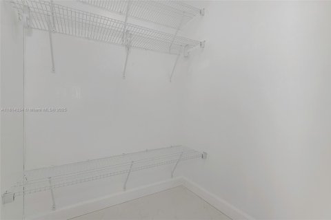 Condo in Hollywood, Florida, 2 bedrooms  № 1766924 - photo 25