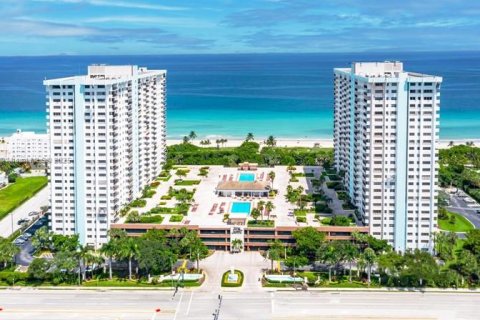 Condo in Hollywood, Florida, 2 bedrooms  № 1766924 - photo 1