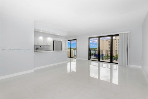 Condo in Hollywood, Florida, 2 bedrooms  № 1766924 - photo 7