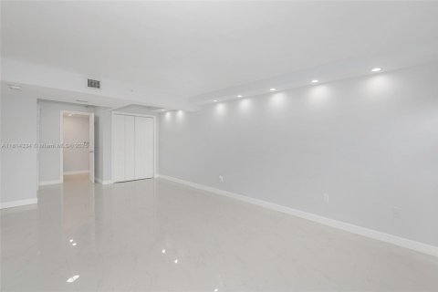 Condo in Hollywood, Florida, 2 bedrooms  № 1766924 - photo 19