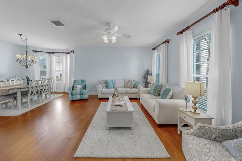 Casa en venta en Trinity, Florida, 5 dormitorios, 329.15 m2 № 1919033 - foto 6