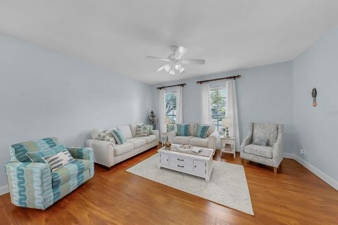 Casa en venta en Trinity, Florida, 5 dormitorios, 329.15 m2 № 1919033 - foto 12