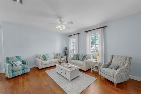 Casa en venta en Trinity, Florida, 5 dormitorios, 329.15 m2 № 1919033 - foto 13