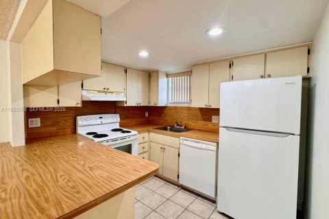 Copropriété à louer à Doral, Floride: 1 chambre, 65.96 m2 № 1977367 - photo 6