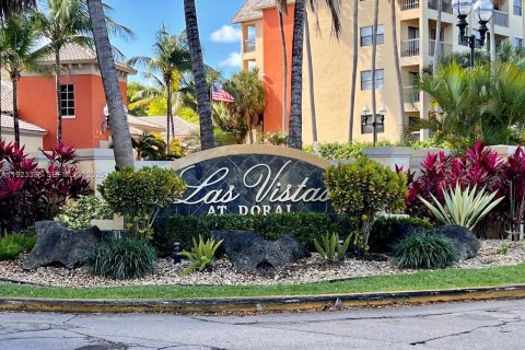 Copropriété à louer à Doral, Floride: 1 chambre, 65.96 m2 № 1977367 - photo 1