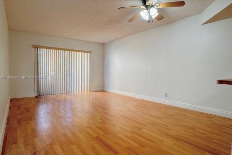 Copropriété à louer à Doral, Floride: 1 chambre, 65.96 m2 № 1977367 - photo 3