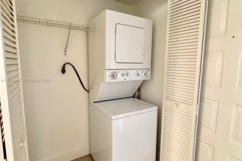 Copropriété à louer à Doral, Floride: 1 chambre, 65.96 m2 № 1977367 - photo 8