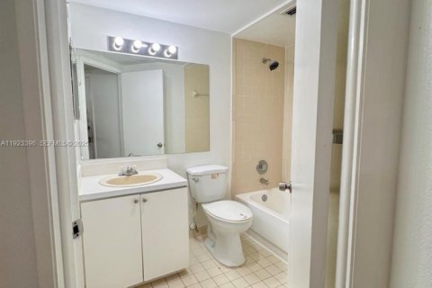 Copropriété à louer à Doral, Floride: 1 chambre, 65.96 m2 № 1977367 - photo 12