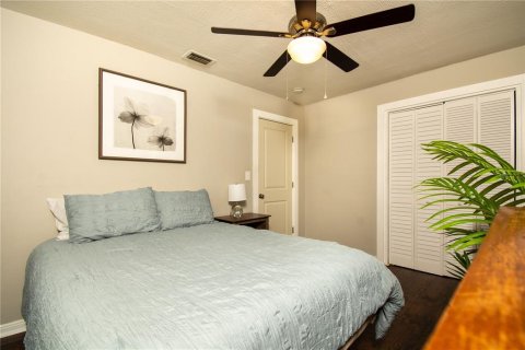 House in Saint Petersburg, Florida 3 bedrooms, 125.33 sq.m. № 1624779 - photo 13