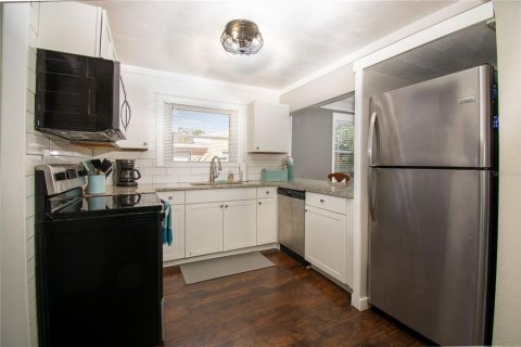 House in Saint Petersburg, Florida 3 bedrooms, 125.33 sq.m. № 1624779 - photo 29