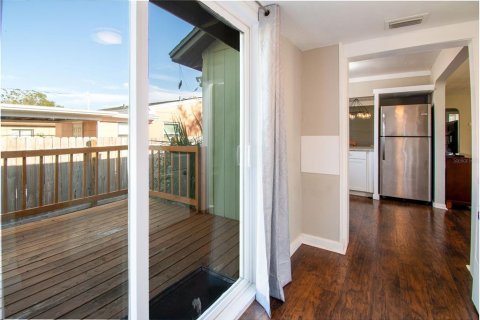 House in Saint Petersburg, Florida 3 bedrooms, 125.33 sq.m. № 1624779 - photo 17