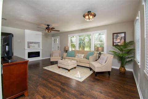 House in Saint Petersburg, Florida 3 bedrooms, 125.33 sq.m. № 1624779 - photo 27