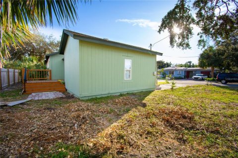 House in Saint Petersburg, Florida 3 bedrooms, 125.33 sq.m. № 1624779 - photo 25