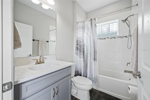 House in Land O' Lakes, Florida 5 bedrooms, 309.92 sq.m. № 1766187 - photo 16