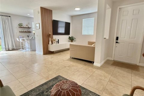 Townhouse in Miami, Florida 4 bedrooms, 177.63 sq.m. № 1957221 - photo 11