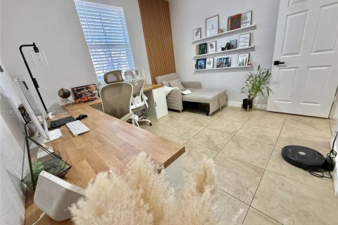 Townhouse in Miami, Florida 4 bedrooms, 177.63 sq.m. № 1957221 - photo 24