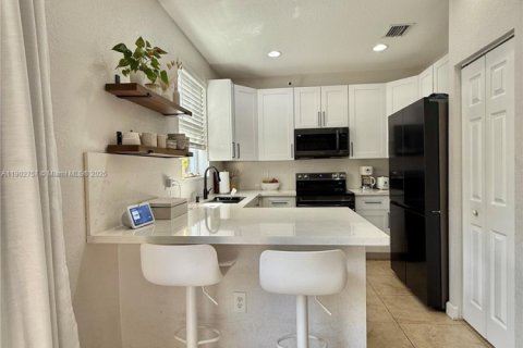 Townhouse in Miami, Florida 4 bedrooms, 177.63 sq.m. № 1957221 - photo 15