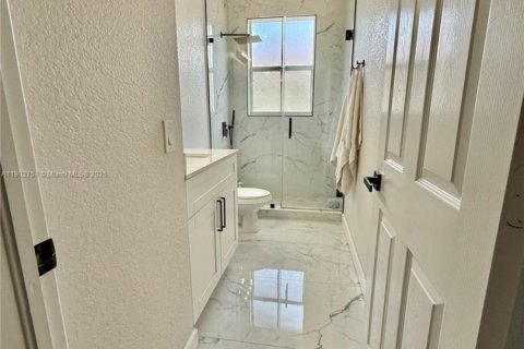 Townhouse in Miami, Florida 4 bedrooms, 177.63 sq.m. № 1957221 - photo 18