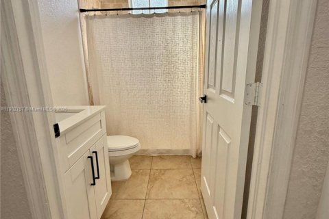 Townhouse in Miami, Florida 4 bedrooms, 177.63 sq.m. № 1957221 - photo 21