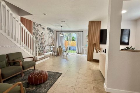 Townhouse in Miami, Florida 4 bedrooms, 177.63 sq.m. № 1957221 - photo 6