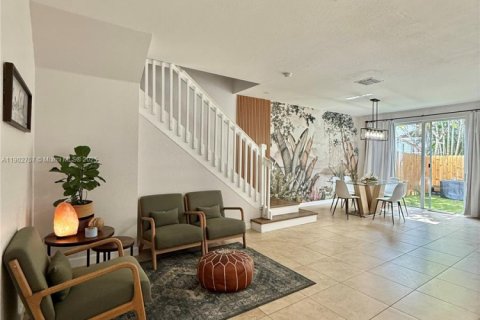 Townhouse in Miami, Florida 4 bedrooms, 177.63 sq.m. № 1957221 - photo 5