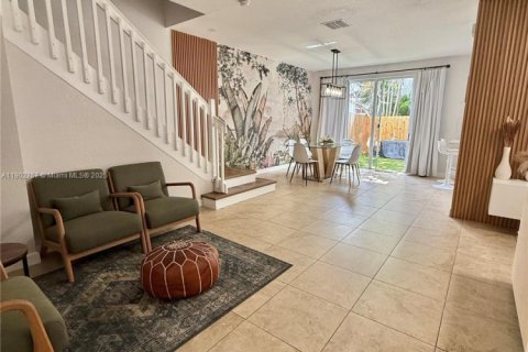 Townhouse in Miami, Florida 4 bedrooms, 177.63 sq.m. № 1957221 - photo 8