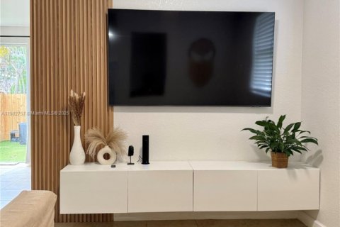 Townhouse in Miami, Florida 4 bedrooms, 177.63 sq.m. № 1957221 - photo 9