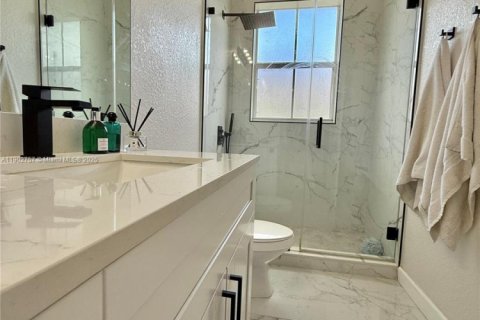 Townhouse in Miami, Florida 4 bedrooms, 177.63 sq.m. № 1957221 - photo 17