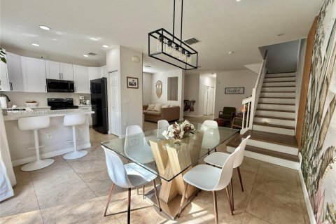 Townhouse in Miami, Florida 4 bedrooms, 177.63 sq.m. № 1957221 - photo 1