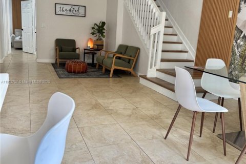 Townhouse in Miami, Florida 4 bedrooms, 177.63 sq.m. № 1957221 - photo 10