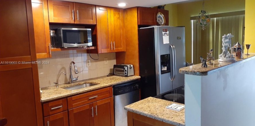 Condominio en Lauderdale Lakes, Florida, 2 dormitorios  № 1695162