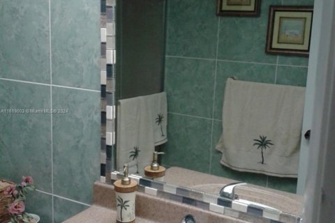 Condominio en venta en Lauderdale Lakes, Florida, 2 dormitorios, 89.19 m2 № 1695162 - foto 3