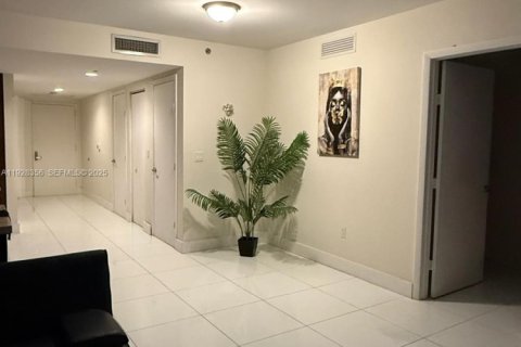 Купить кондоминиум в Майами, Флорида 1 спальня, 104.05м2, № 1987041 - фото 13