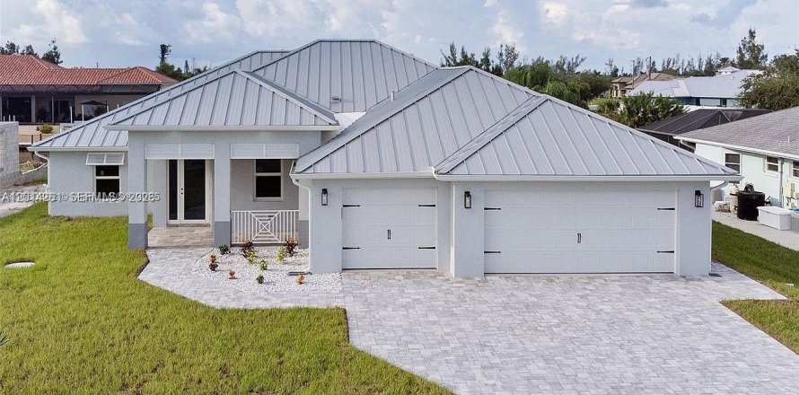 Villa ou maison à Port Charlotte, Floride 4 chambres, 225.29 m2 № 2076369