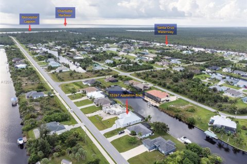 Villa ou maison à vendre à Port Charlotte, Floride: 4 chambres, 225.29 m2 № 2076369 - photo 5