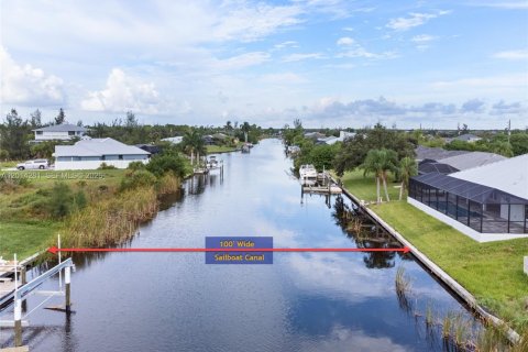 Villa ou maison à vendre à Port Charlotte, Floride: 4 chambres, 225.29 m2 № 2076369 - photo 4
