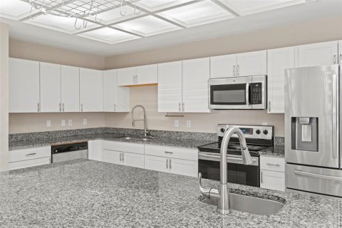 Villa ou maison à vendre à Titusville, Floride: 4 chambres, 375.6 m2 № 2226752 - photo 4