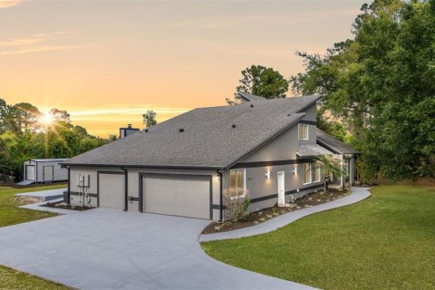 Villa ou maison à vendre à Titusville, Floride: 4 chambres, 375.6 m2 № 2226752 - photo 2