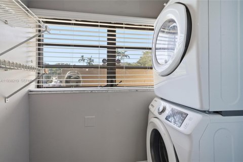 Copropriété à louer à Pembroke Pines, Floride: 2 chambres, 100.33 m2 № 1995947 - photo 19