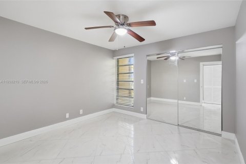 Copropriété à louer à Pembroke Pines, Floride: 2 chambres, 100.33 m2 № 1995947 - photo 4