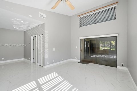 Copropriété à louer à Pembroke Pines, Floride: 2 chambres, 100.33 m2 № 1995947 - photo 14