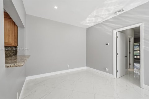 Copropriété à louer à Pembroke Pines, Floride: 2 chambres, 100.33 m2 № 1995947 - photo 8