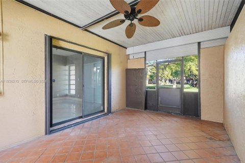 Copropriété à louer à Pembroke Pines, Floride: 2 chambres, 100.33 m2 № 1995947 - photo 20